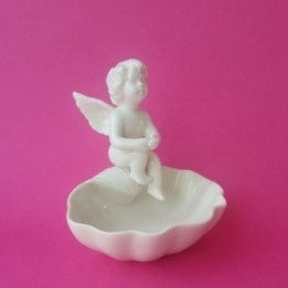 K29075   ACQUASANTIERA ANGELO FRONTE CM.13X11 - AVORIO